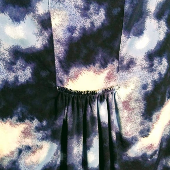 SCOOP NECK*3/4 LENGTH SLEEVES*PULL ON TOP*WOMEN SIZE L*BLUE & WHITE. - Picture 2 of 7